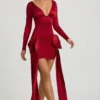 Vestido corto fruncido con lazo Karelyn en rojo intenso Vestido corto fruncido con lazo Karelyn en rojo intenso