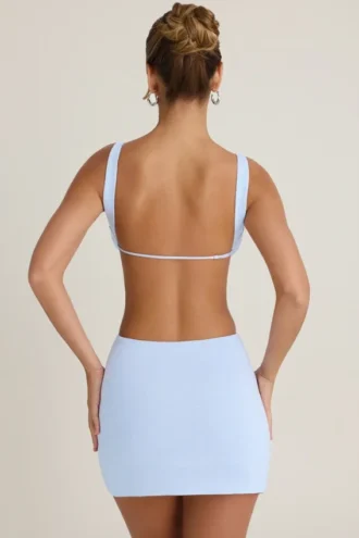 Vestido corto Gaia con corte en A y aberturas en azul pervinca
