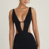 Vestido corto Gaia con corte en A y aberturas en negro Vestido corto Gaia con corte en A y aberturas en negro
