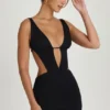 Vestido corto Gaia con corte en A y aberturas en negro Vestido corto Gaia con corte en A y aberturas en negro
