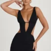 Vestido corto Gaia con corte en A y aberturas en negro Vestido corto Gaia con corte en A y aberturas en negro