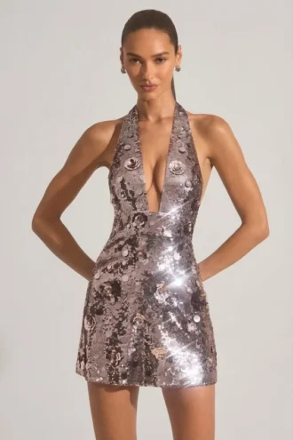 Vestido corto halter con adornos de lentejuelas Avenza en color plateado