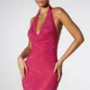 Vestido corto halter con cuello cowl extremo y adornos Raquel en rosa intenso Vestido corto halter con cuello cowl extremo y adornos Raquel en rosa intenso