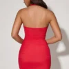 Vestido corto halter fruncido con lazo Aisha en rojo Vestido corto halter fruncido con lazo Aisha en rojo