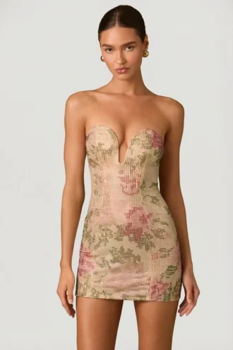 Vestido corto Harlie con cuello corazón y corte en A, adornado con cristales Hotfix en rosa