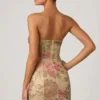Vestido corto Harlie con cuello corazón y corte en A, adornado con cristales Hotfix en rosa Vestido corto Harlie con cuello corazón y corte en A, adornado con cristales Hotfix en rosa