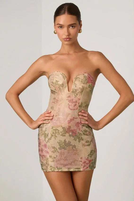 Vestido corto Harlie con cuello corazón y corte en A, adornado con cristales Hotfix en rosa Vestido corto Harlie con cuello corazón y corte en A, adornado con cristales Hotfix en rosa