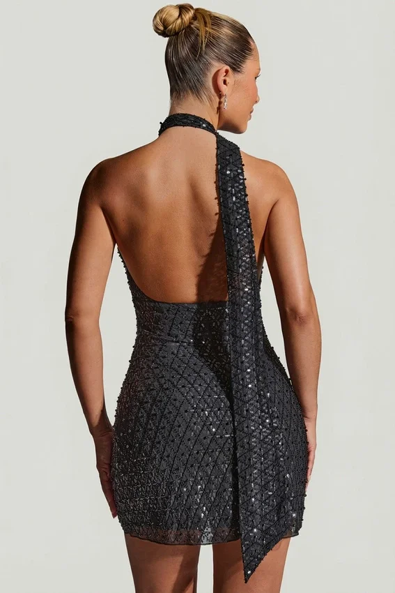Vestido corto Henrietta con cuello halter y detalle de pañuelo adornado en negro Vestido corto Henrietta con cuello halter y detalle de pañuelo adornado en negro