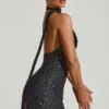 Vestido corto Henrietta con cuello halter y detalle de pañuelo adornado en negro Vestido corto Henrietta con cuello halter y detalle de pañuelo adornado en negro