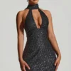 Vestido corto Henrietta con cuello halter y detalle de pañuelo adornado en negro Vestido corto Henrietta con cuello halter y detalle de pañuelo adornado en negro