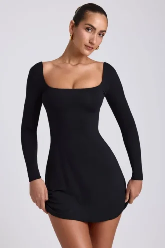 Vestido corto Hope de modal con cuello cuadrado y manga larga en negro