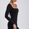 Vestido corto Hope de modal con cuello cuadrado y manga larga en negro Vestido corto Hope de modal con cuello cuadrado y manga larga en negro