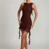 Vestido corto Iolanda sin espalda con volantes en marrón