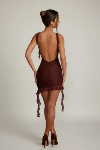Vestido corto Iolanda sin espalda con volantes en marrón