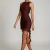 Vestido corto Iolanda sin espalda con volantes en marrón