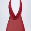 Vestido corto Iona con cuello vuelto y espalda descubierta en color cereza oscuro