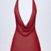 Vestido corto Iona con cuello vuelto y espalda descubierta en color cereza oscuro