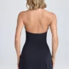 Vestido corto Jaeda de corte A con volantes aplicados y cuello halter en negro Vestido corto Jaeda de corte A con volantes aplicados y cuello halter en negro