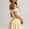 Vestido corto Jaida de modal con hombros descubiertos y corte en A en color sorbete de limón Vestido corto Jaida de modal con hombros descubiertos y corte en A en color sorbete de limón