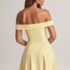 Vestido corto Jaida de modal con hombros descubiertos y corte en A en color sorbete de limón Vestido corto Jaida de modal con hombros descubiertos y corte en A en color sorbete de limón