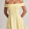 Vestido corto Jaida de modal con hombros descubiertos y corte en A en color sorbete de limón Vestido corto Jaida de modal con hombros descubiertos y corte en A en color sorbete de limón