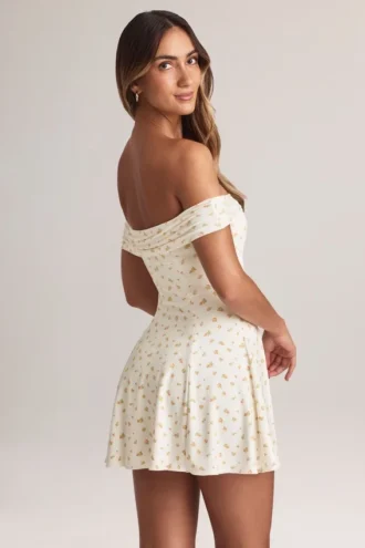 Vestido corto Jaida Modal con hombros descubiertos y corte en A con estampado floral