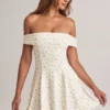 Vestido corto Jaida Modal con hombros descubiertos y corte en A con estampado floral Vestido corto Jaida Modal con hombros descubiertos y corte en A con estampado floral