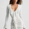 Vestido corto Jolessa de punto pointelle con volantes en blanco