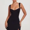 Vestido corto Jolie con escote corazón en negro Vestido corto Jolie con escote corazón en negro