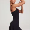Vestido corto Jolie con escote corazón en negro Vestido corto Jolie con escote corazón en negro