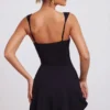 Vestido corto Jolie con escote corazón en negro Vestido corto Jolie con escote corazón en negro