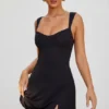 Vestido corto Jolie con escote corazón en negro Vestido corto Jolie con escote corazón en negro
