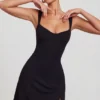 Vestido corto Jolie con escote corazón en negro Vestido corto Jolie con escote corazón en negro
