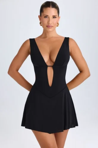 Vestido corto Kalista con escote pronunciado y aberturas en negro