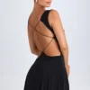 Vestido corto Kalista con escote pronunciado y aberturas en negro Vestido corto Kalista con escote pronunciado y aberturas en negro
