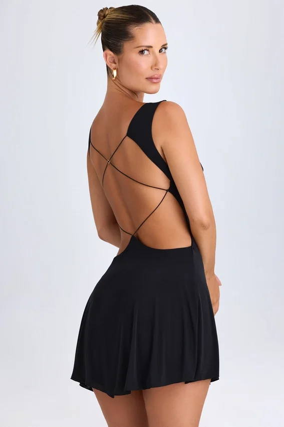 Vestido corto Kalista con escote pronunciado y aberturas en negro Vestido corto Kalista con escote pronunciado y aberturas en negro
