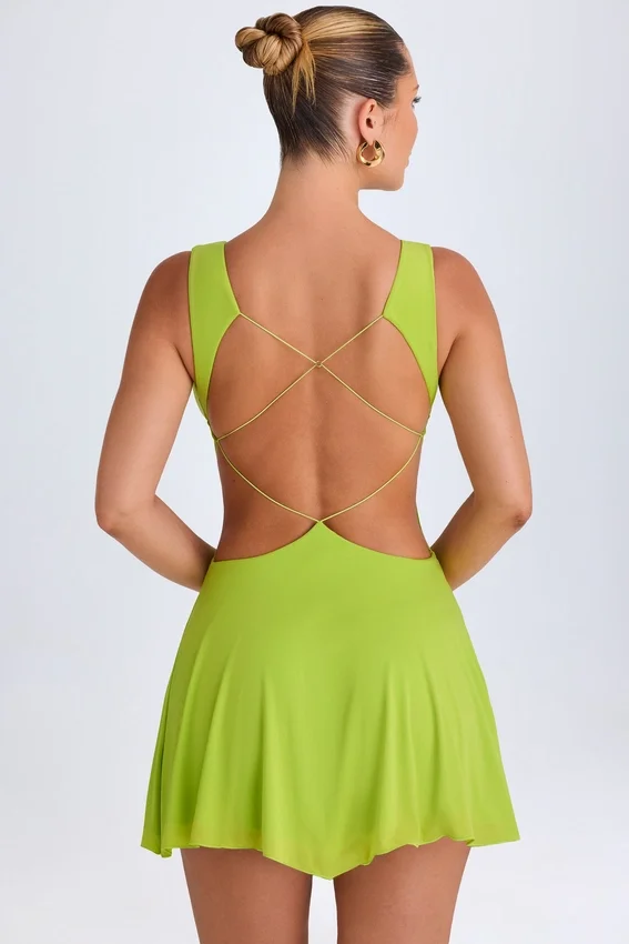 Vestido corto Kalista con escote pronunciado y aberturas en verde lima Vestido corto Kalista con escote pronunciado y aberturas en verde lima