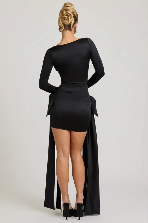 Vestido corto Karelyn con detalle de lazo y fruncido en negro Vestido corto Karelyn con detalle de lazo y fruncido en negro