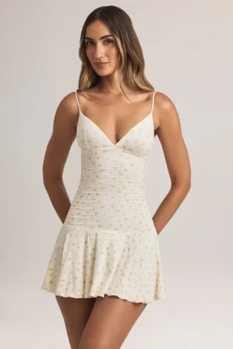 Vestido corto Kelbie de modal con fruncidos y corte en A con estampado floral
