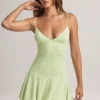Vestido corto Kelbie de modal con fruncidos y corte en A en verde salvia