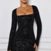 Vestido corto Kiyara con adornos y corte en A en negro