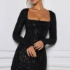 Vestido corto Kiyara con adornos y corte en A en negro