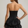 Vestido corto Laela de satén con bajo abullonado y corsé en negro