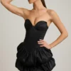 Vestido corto Laela de satén con bajo abullonado y corsé en negro