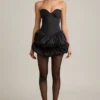 Vestido corto Laela de satén con bajo abullonado y corsé en negro