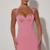 Vestido corto Lenore con cuello halter y corte en A con detalle de corazón en rosa empolvado