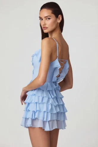Vestido corto Lolina con volantes y cordones en corte A, color azul polvo