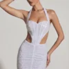 Vestido corto Lucia con escote halter y aberturas decoradas en blanco Vestido corto Lucia con escote halter y aberturas decoradas en blanco