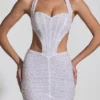 Vestido corto Lucia con escote halter y aberturas decoradas en blanco Vestido corto Lucia con escote halter y aberturas decoradas en blanco