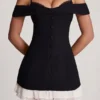 Vestido corto Maelie con volantes y hombros descubiertos en negro Vestido corto Maelie con volantes y hombros descubiertos en negro